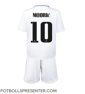 Real Madrid Luka Modric #10 Hemmatröja Barn 2022-23 Kortärmad (+ korta byxor)